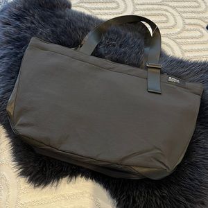 NWT Lululemon Clean Lines Tote in black OS